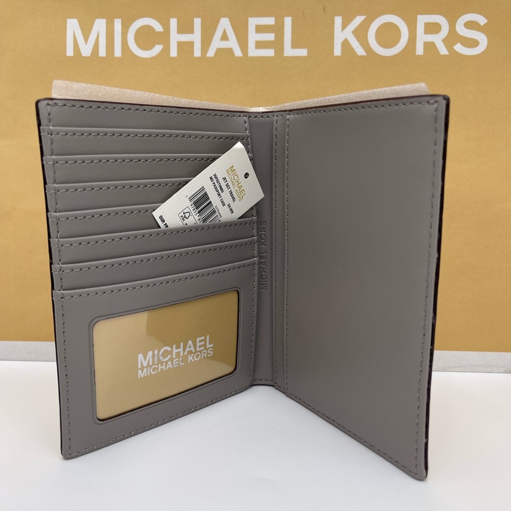 Michael Kors Jet Set Travel Md Sign Patent Logo Debossed  Passport Case
Silver - Picture 11 of 16